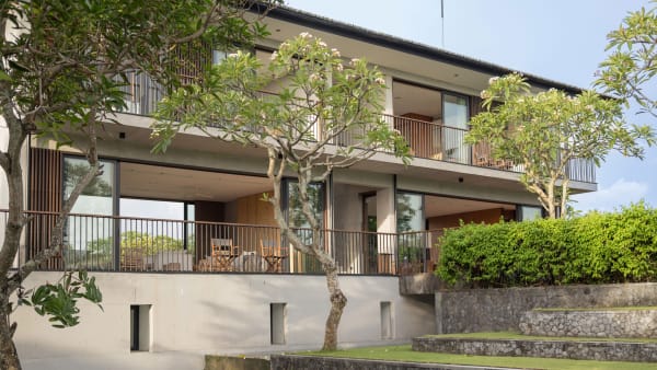 Arnalaya Beach House - Tropical beachfront haven